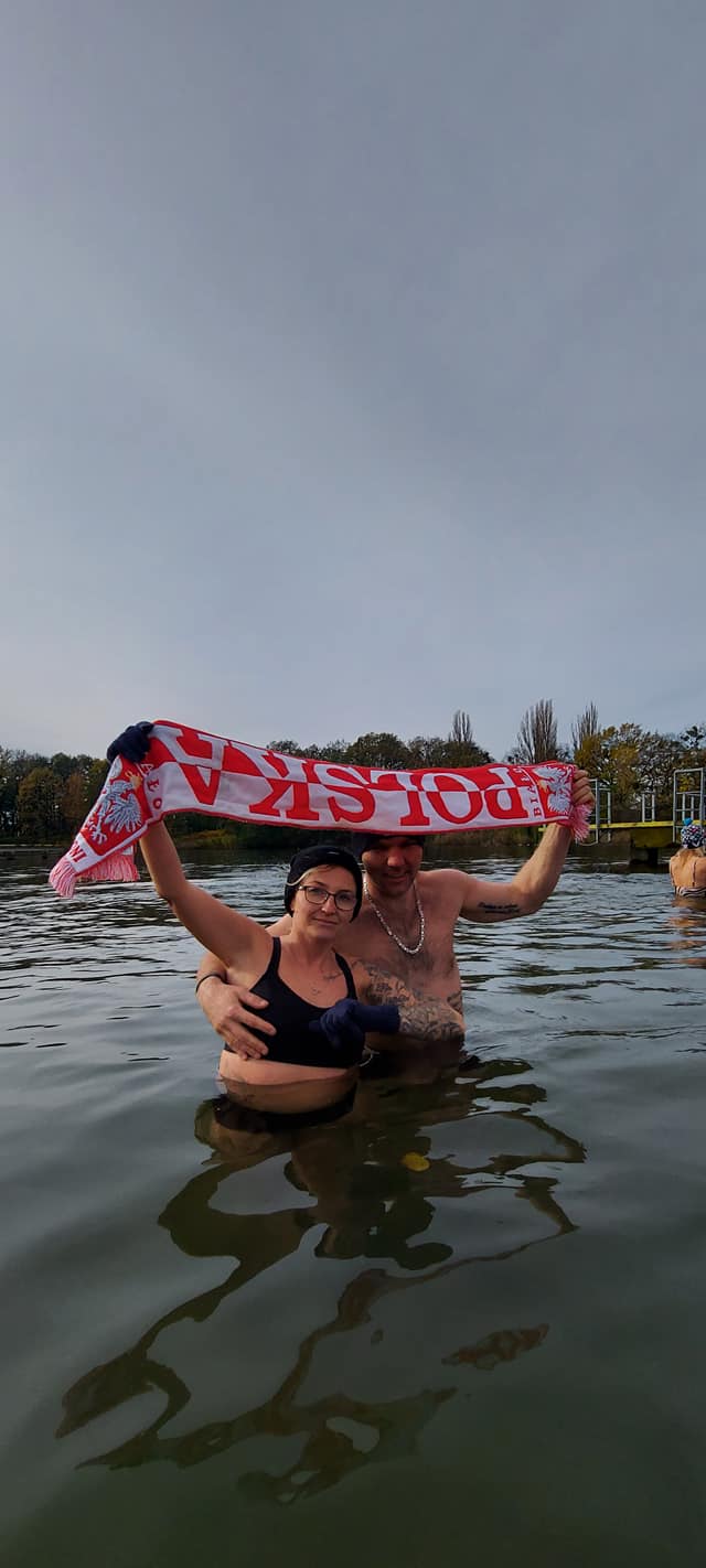 Morsy z Wrocławia (na zdjęciu) uczciły Święto Niepodległości uroczystą kąpielą w Morskim Oku. Było bardzo uroczyście
