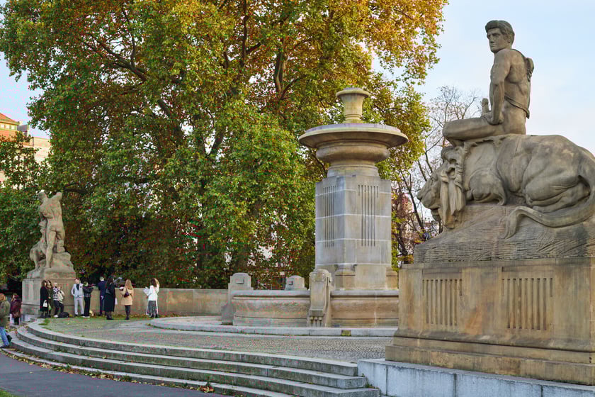 Fontanna Walka i Zwycięstwo na pl. Jana Pawła II