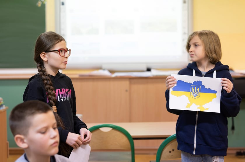 Dzień Tolerancji w SP nr 63 we Wrocławiu - prezentacje uczniów obcojęzycznych