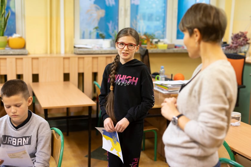 Dzień Tolerancji w SP nr 63 we Wrocławiu - prezentacje uczniów obcojęzycznych