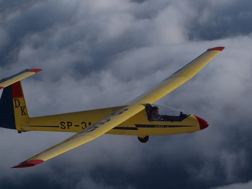 SZD-30A Pirat ? polski szybowiec szkolno-treningowy i wyczynowy, w układzie grzbietopłata. Pierwszy szybowiec w Polsce z usterzeniem w kształcie litery T. Oblatany został w 1966 roku. We wrocławskich zakładach szybowcowych powstało 48 egzemplarzy, większość przeznaczona na eksport.