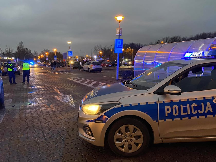 Na zdjęciu parking przy CH Marino, gdzie doszło do eksplozji