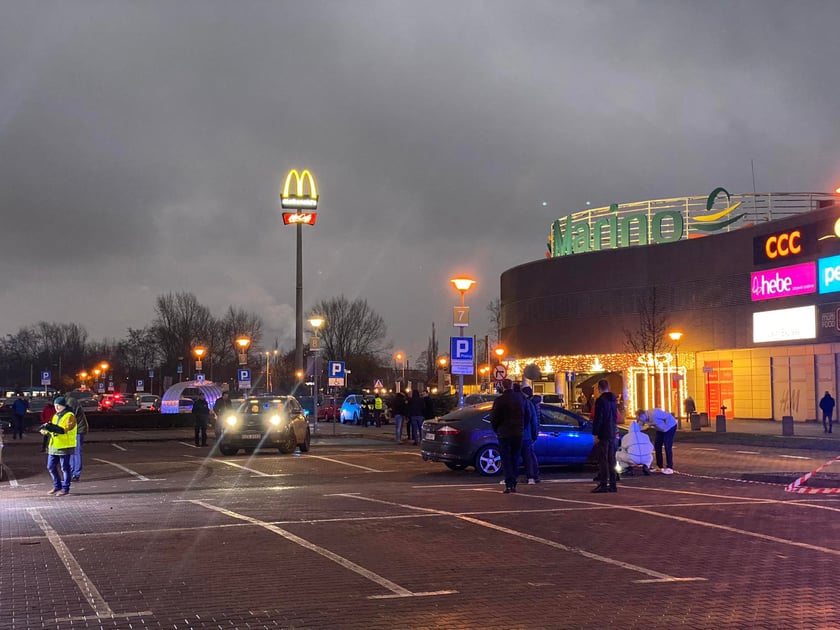 Na zdjęciu parking przy CH Marino, gdzie doszło do eksplozji