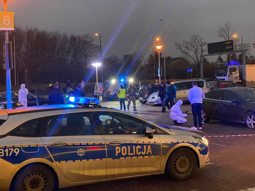 Na zdjęciu parking przy CH Marino, gdzie doszło do eksplozji