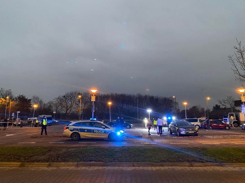 Na zdjęciu parking przy CH Marino, gdzie doszło do eksplozji