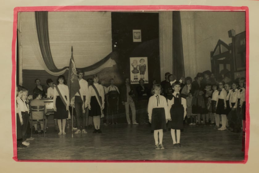 Archiwalne zdjęcia uczniów pochodzą z kronik SP nr 1 we Wrocławiu