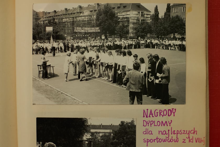 Archiwalne zdjęcia uczniów pochodzą z kronik SP nr 1 we Wrocławiu