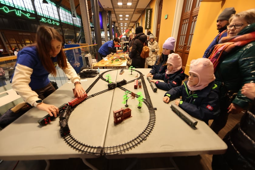 Zimowy Piknik Rodzinny na Dworcu Głównym PKP