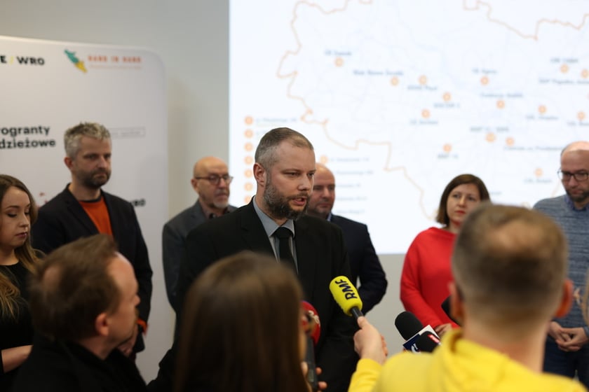 Briefing prasowy inaugurujący działalność Przystanków Ciepła we Wrocławiu, 30.11.2022