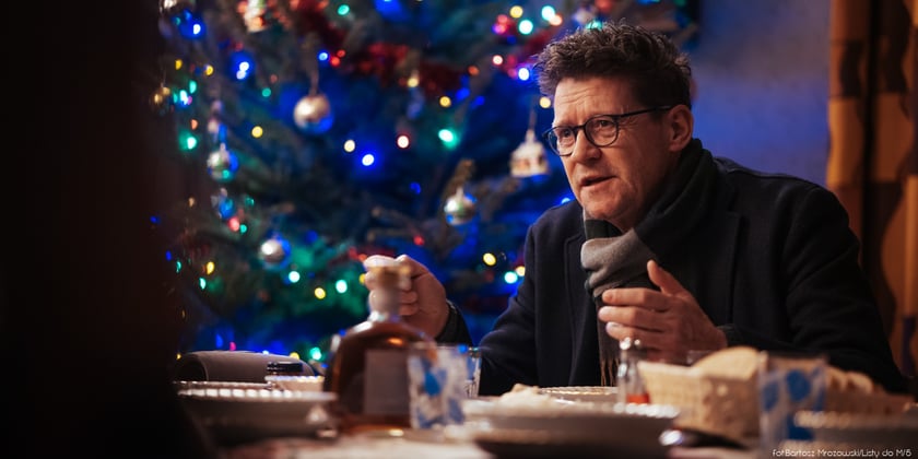 Kadr z filmu "Listy do M. 5". Na zdjęciu aktor Wojciech Malajkat
