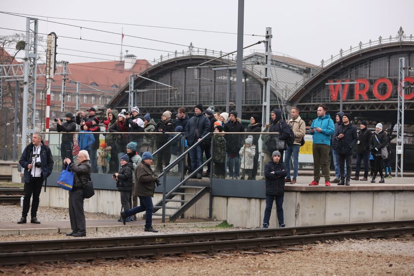 zabytkowy parowóz na Dworcu Głównym we Wrocławiu, 3.12.2022