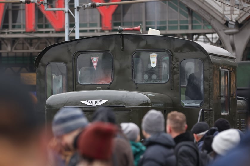 zabytkowy parowóz na Dworcu Głównym we Wrocławiu, 3.12.2022