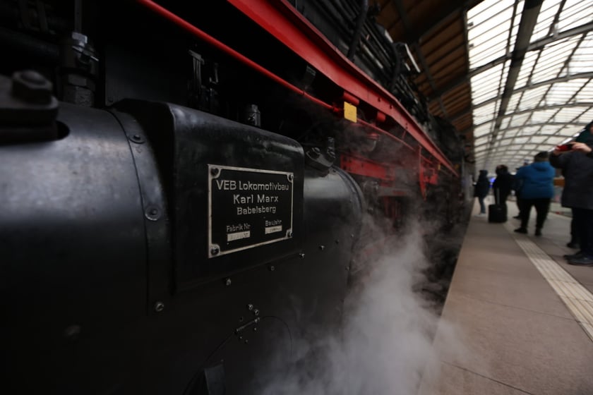 zabytkowy parowóz na Dworcu Głównym we Wrocławiu, 3.12.2022
