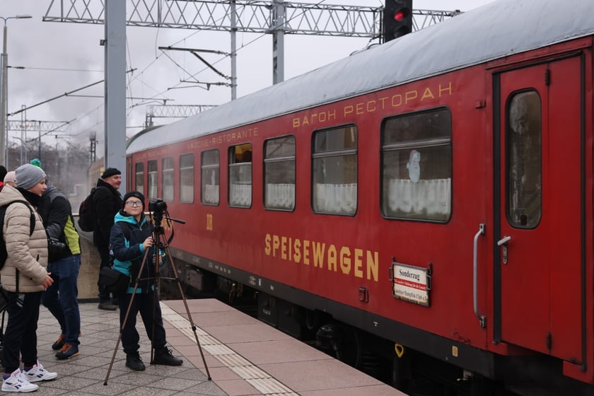 zabytkowy parowóz na Dworcu Głównym we Wrocławiu, 3.12.2022