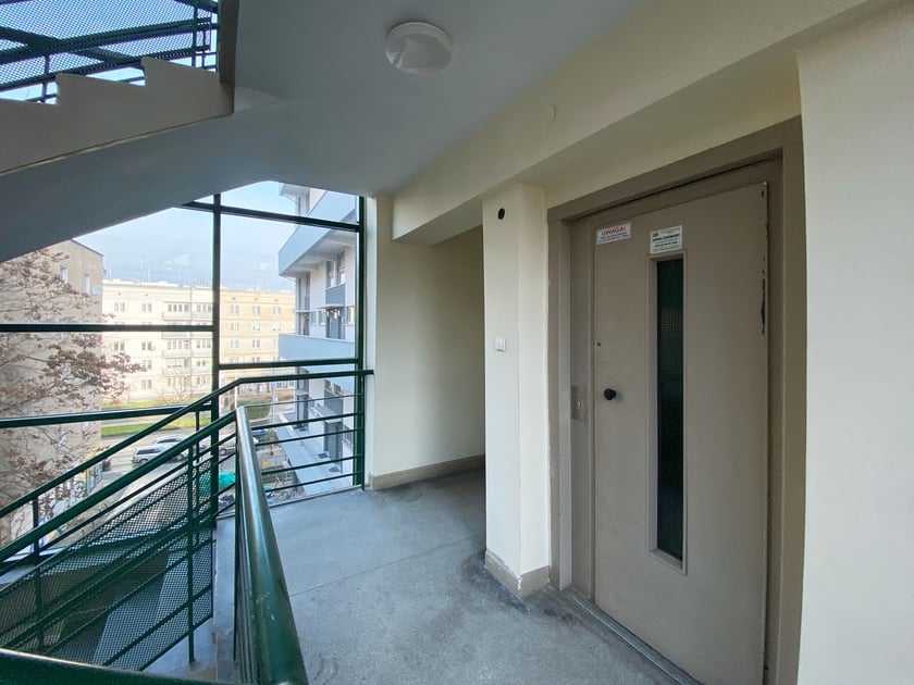 Mezonetowiec - modernistyczny galeriowiec po remoncie