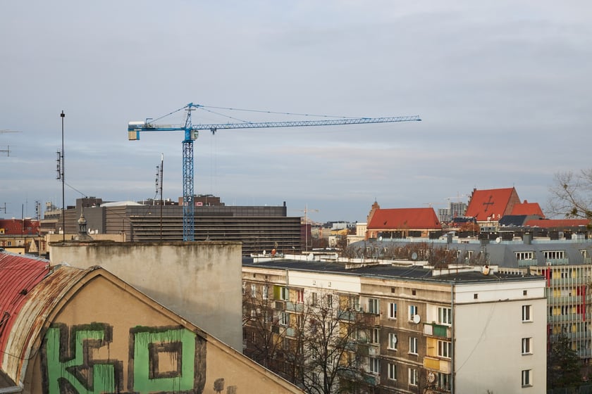 Mezonetowiec - modernistyczny galeriowiec po remoncie