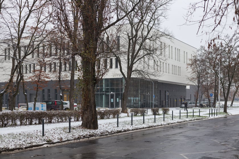 Zima zagościła we Wrocławiu. Właśnie spadł pierwszy śnieg...