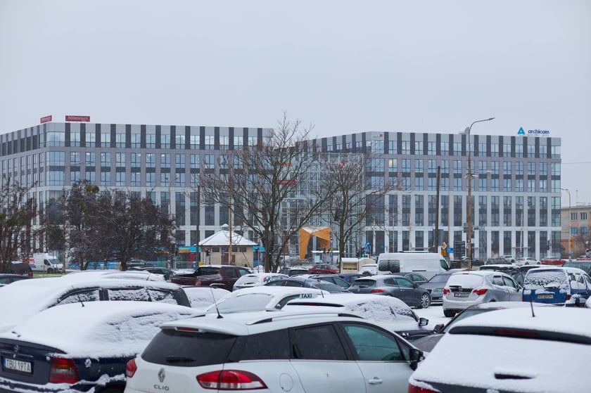 Zima zagościła we Wrocławiu. Właśnie spadł pierwszy śnieg...