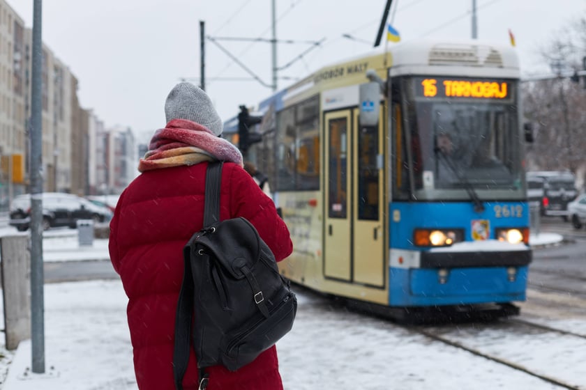 Zima zagościła we Wrocławiu. Właśnie spadł pierwszy śnieg...