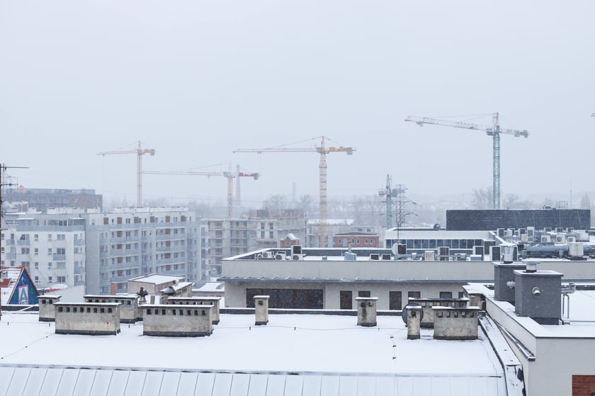 Zima zagościła we Wrocławiu. Właśnie spadł pierwszy śnieg...