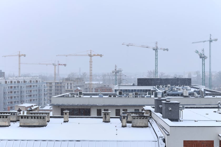 Zima zagościła we Wrocławiu. Właśnie spadł pierwszy śnieg...