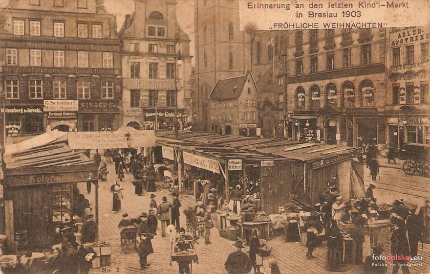 Rok 1903. Ostatni jarmark bożonarodzeniowy w przedwojennym Wrocławiu. Na zdjęciu widać jarmarczne kramy i mieszkańców Breslau