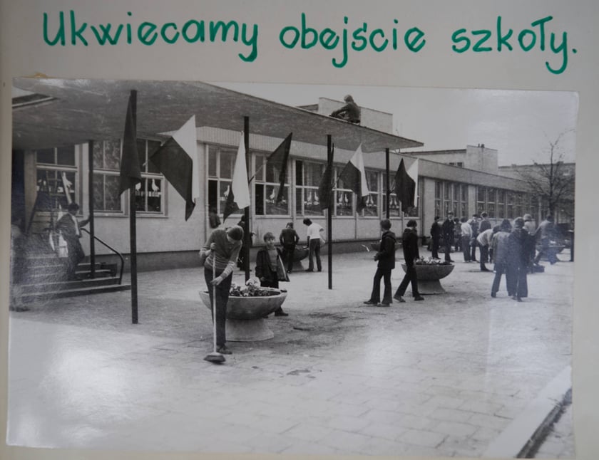Zdjęcia z kronik szkolnych SP nr 97 we Wrocławiu