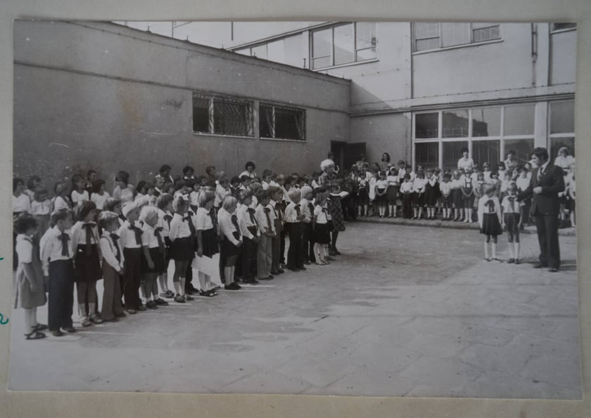 Zdjęcia z kronik szkolnych SP nr 97 we Wrocławiu