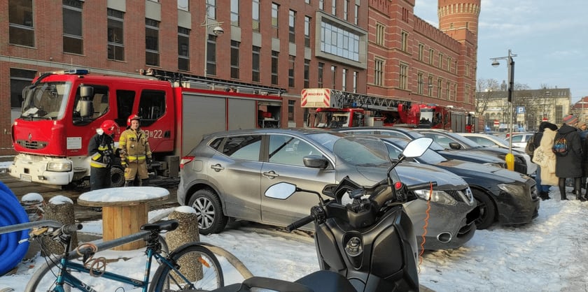 Alarm pożarowy w Komendzie Wojewódzkiej Policji we Wrocławiu