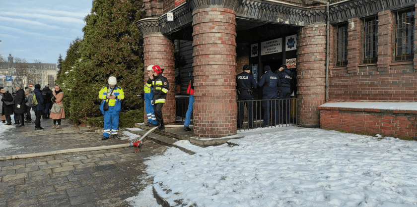 Alarm pożarowy w Komendzie Wojewódzkiej Policji we Wrocławiu