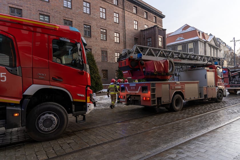 Ewakuacja Komendy Wojewódzkiej Policji we Wrocławiu, 19.12.2022