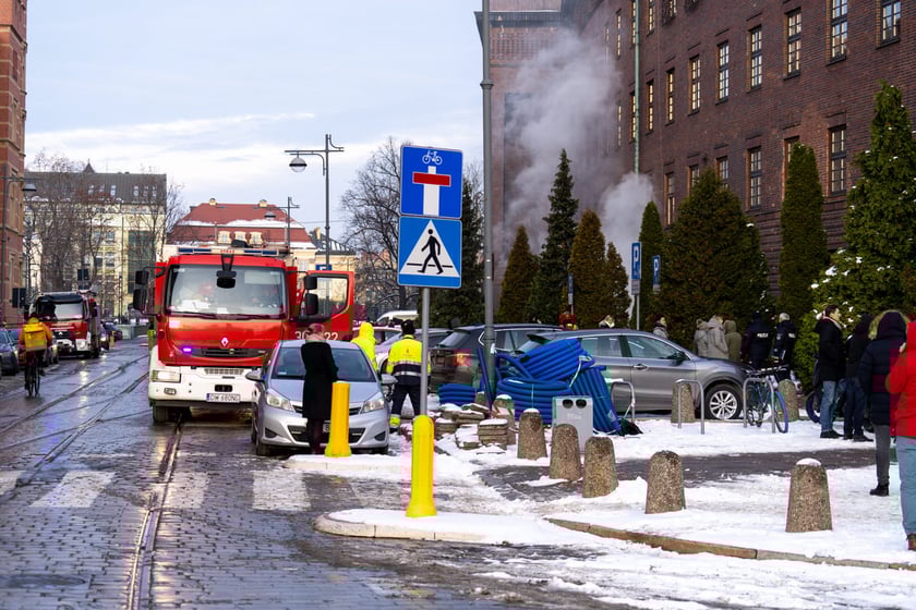 Ewakuacja Komendy Wojewódzkiej Policji we Wrocławiu, 19.12.2022
