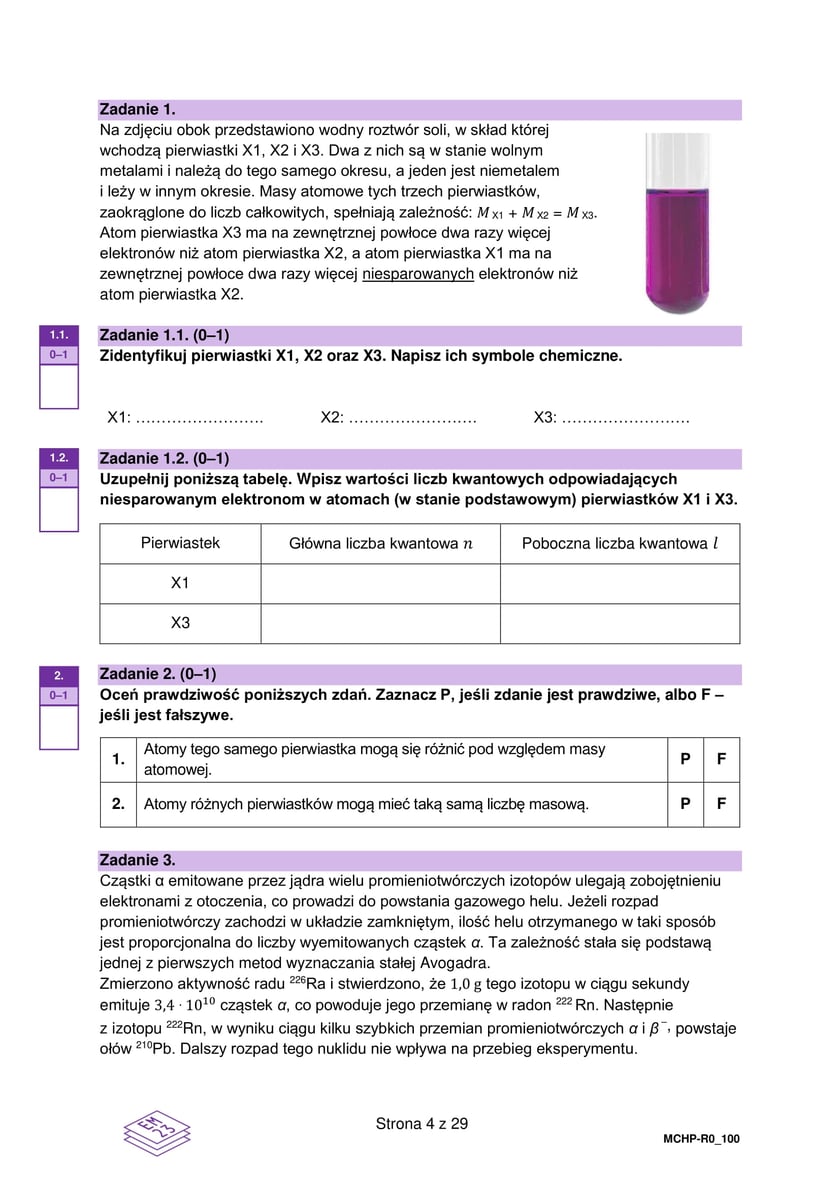 Na zdjęciu arkusze próbnej matury z chemii