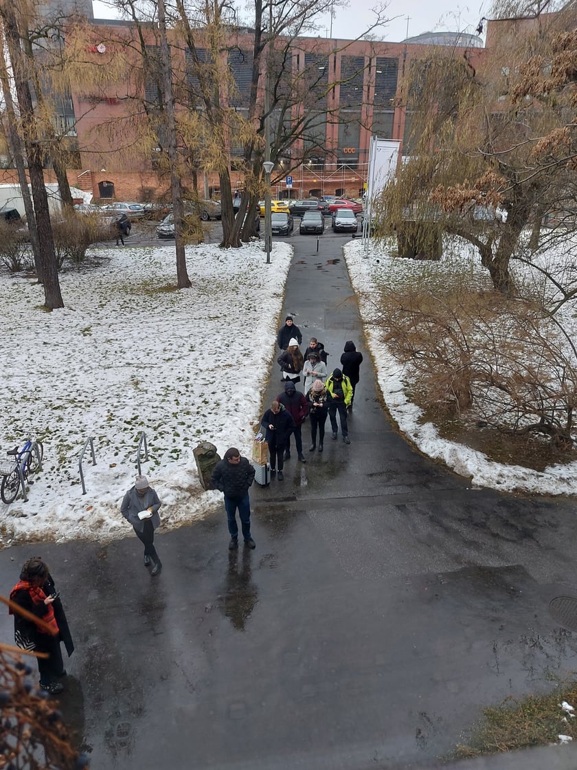 Kolejka do punktu sprzedaży w Muzeum Architektury we Wrocławiu