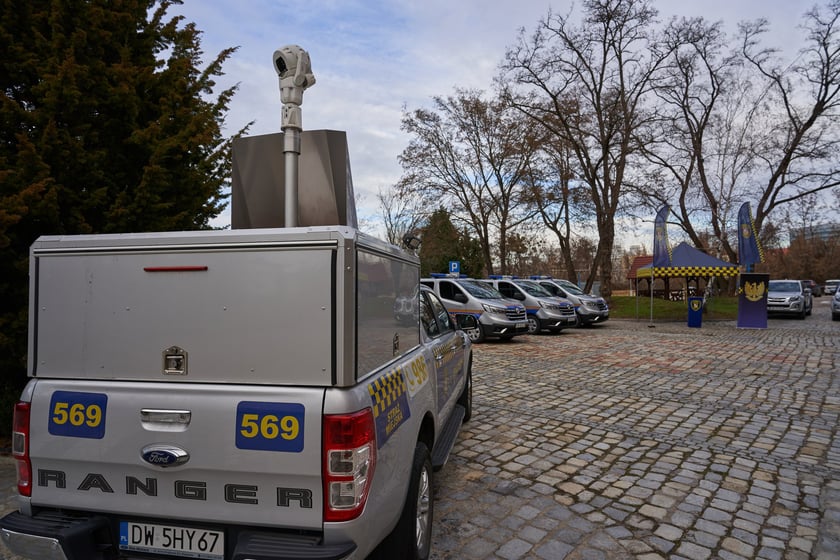 Przekazanie nowych radiowozów strażnikom miejskim z Wrocławia