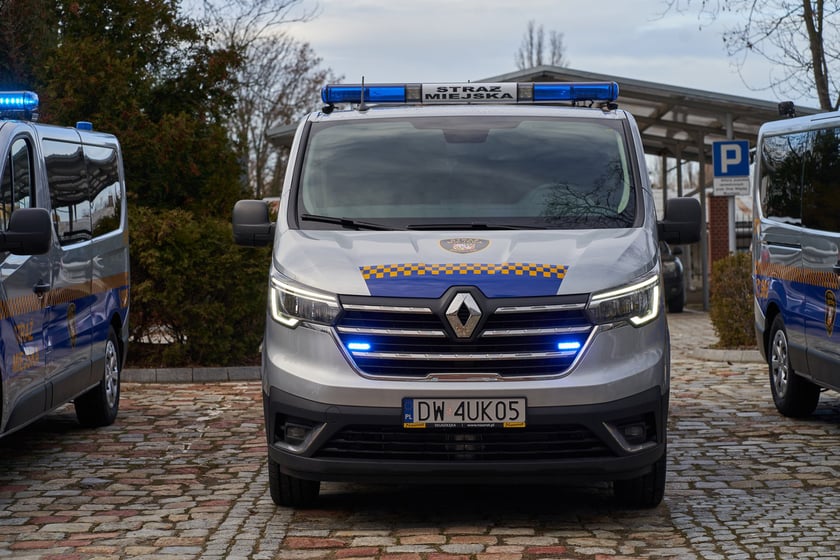 Przekazanie nowych radiowozów strażnikom miejskim z Wrocławia