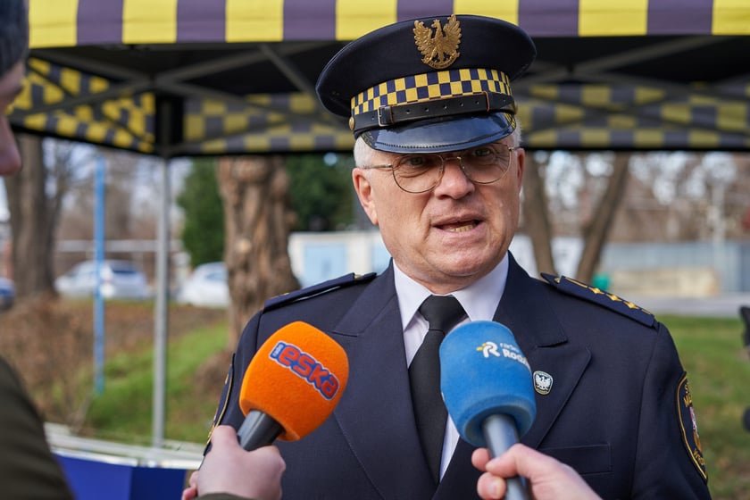 Przekazanie nowych radiowozów strażnikom miejskim z Wrocławia