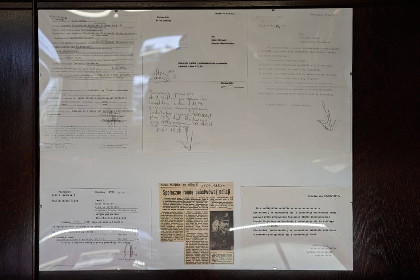 Na zdjęciach zbiory straży miejskiej