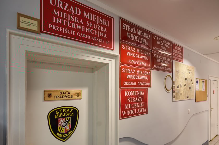Na zdjęciach zbiory straży miejskiej