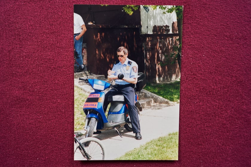 Na zdjęciach zbiory straży miejskiej