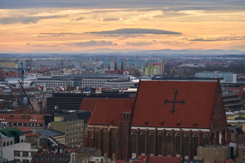 Na zdjęciu Wrocław - widok z wieży kościoła św. Elżbiety