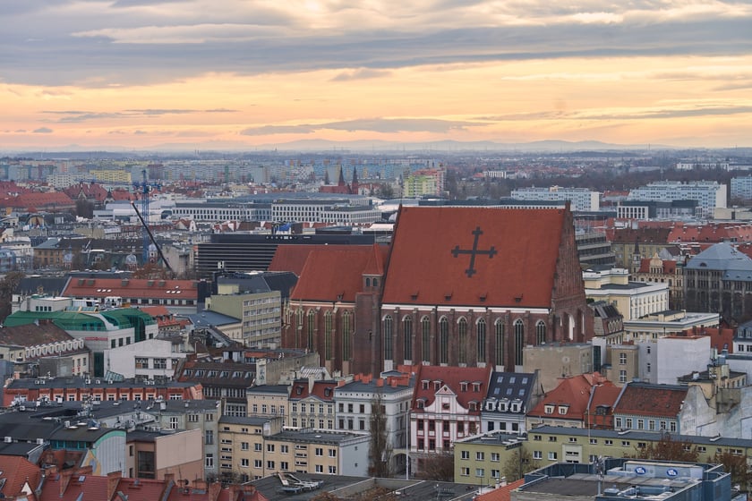 Na zdjęciu Wrocław - widok z wieży kościoła św. Elżbiety