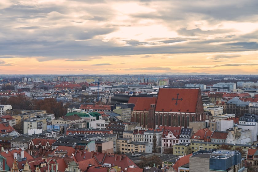 Na zdjęciu Wrocław - widok z wieży kościoła św. Elżbiety