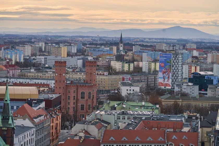 Na zdjęciu Wrocław - widok z wieży kościoła św. Elżbiety