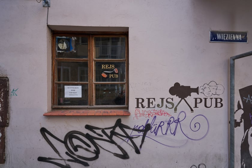 Pub Rejs przy ul. Kotlarskiej i Więziennej
