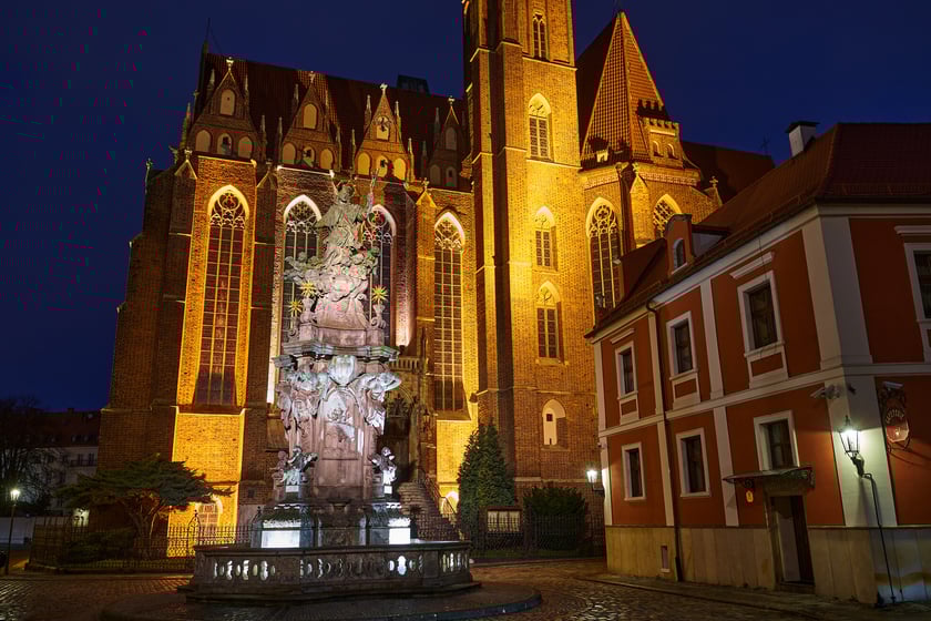Ostrów Tumski we Wrocławiu - po zmroku - wygląda magicznie...