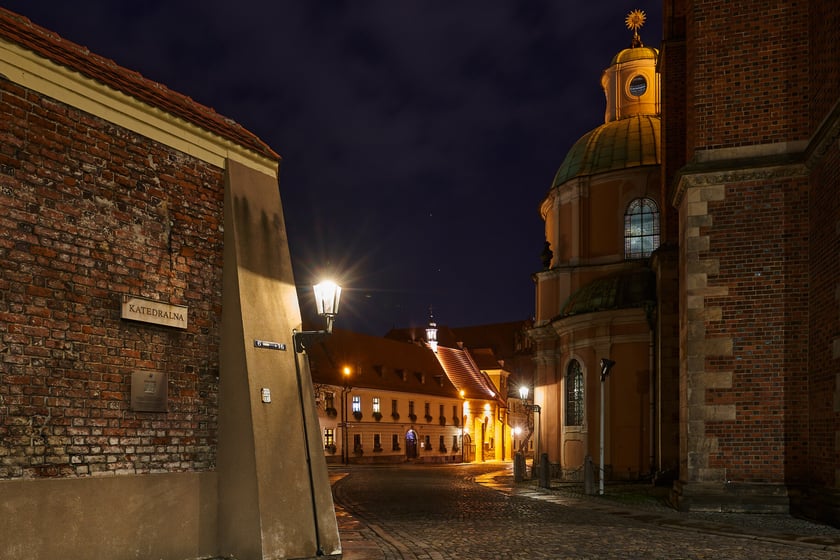Ostrów Tumski we Wrocławiu - po zmroku - wygląda magicznie...
