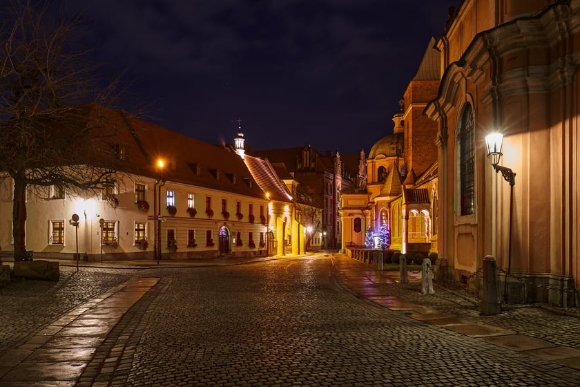 Ostrów Tumski we Wrocławiu - po zmroku - wygląda magicznie...