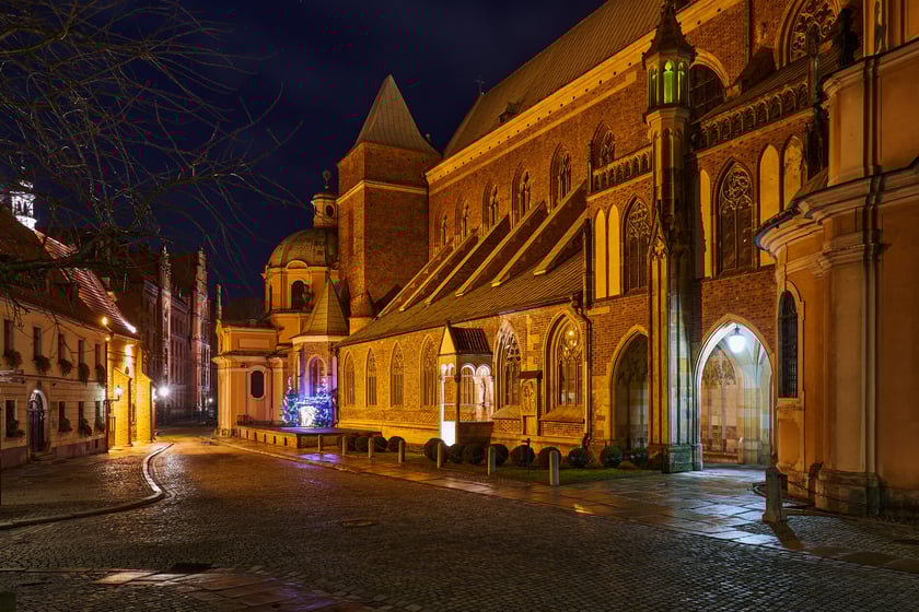 Ostrów Tumski we Wrocławiu - po zmroku - wygląda magicznie...