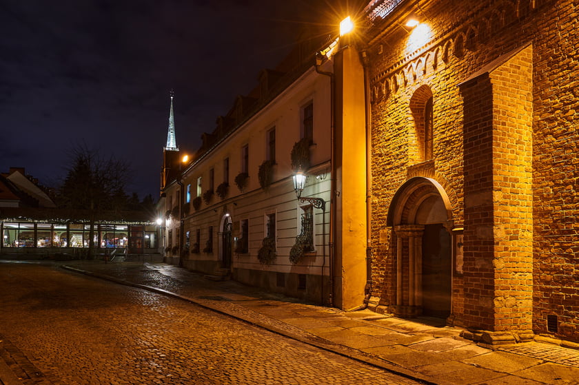 Ostrów Tumski we Wrocławiu - po zmroku - wygląda magicznie...